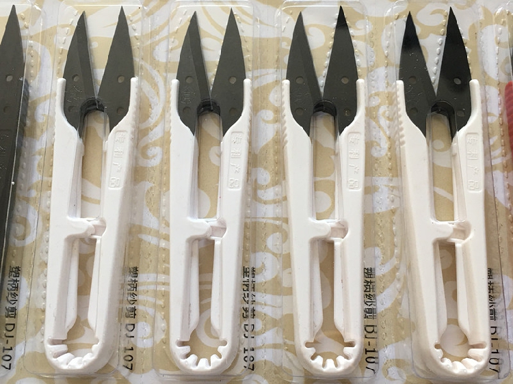 Ножницы с пластиковой ручкой D – обзор и цена Embroidery Scissors Small